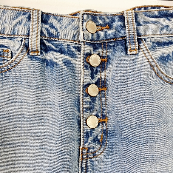 KanCan Signature Size M Distressed Button Fly High Rise Denim Mini Skirt - Picture 4 of 7